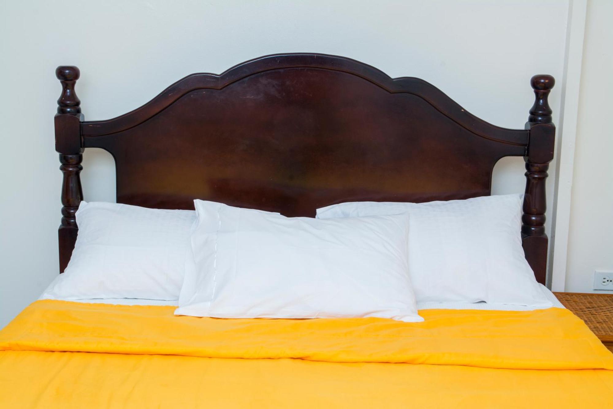 ג'ורג'טאון Windjammer International Cuisine & Comfort Inn חדר תמונה
