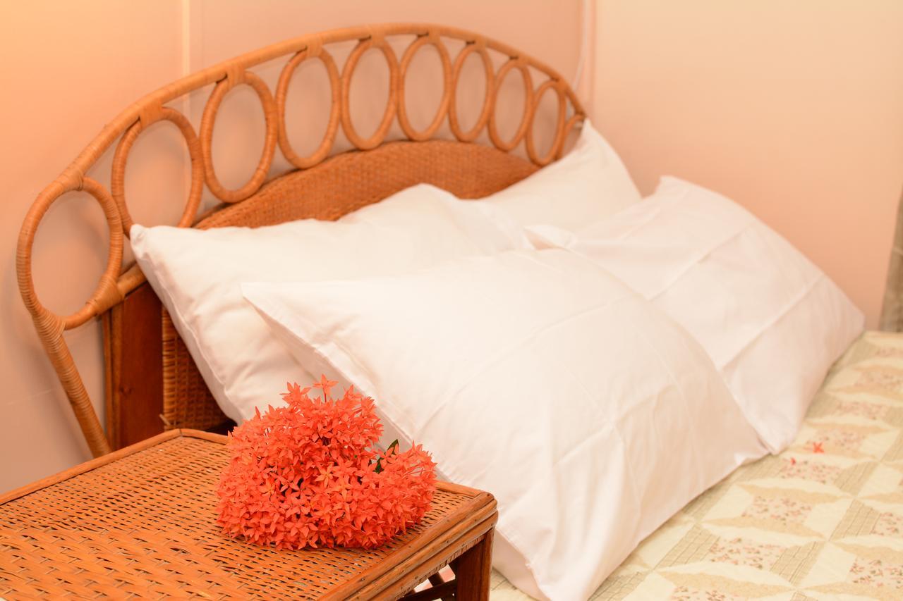 ג'ורג'טאון Windjammer International Cuisine & Comfort Inn מראה חיצוני תמונה