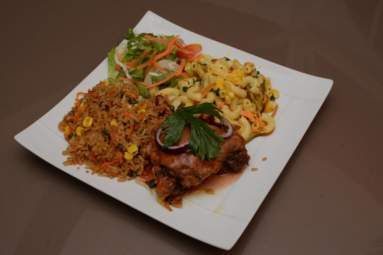 ג'ורג'טאון Windjammer International Cuisine & Comfort Inn מראה חיצוני תמונה