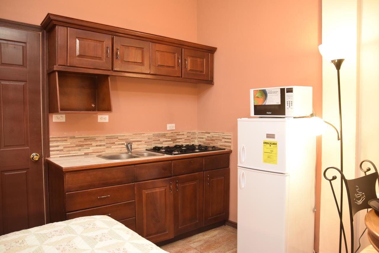 ג'ורג'טאון Windjammer International Cuisine & Comfort Inn מראה חיצוני תמונה
