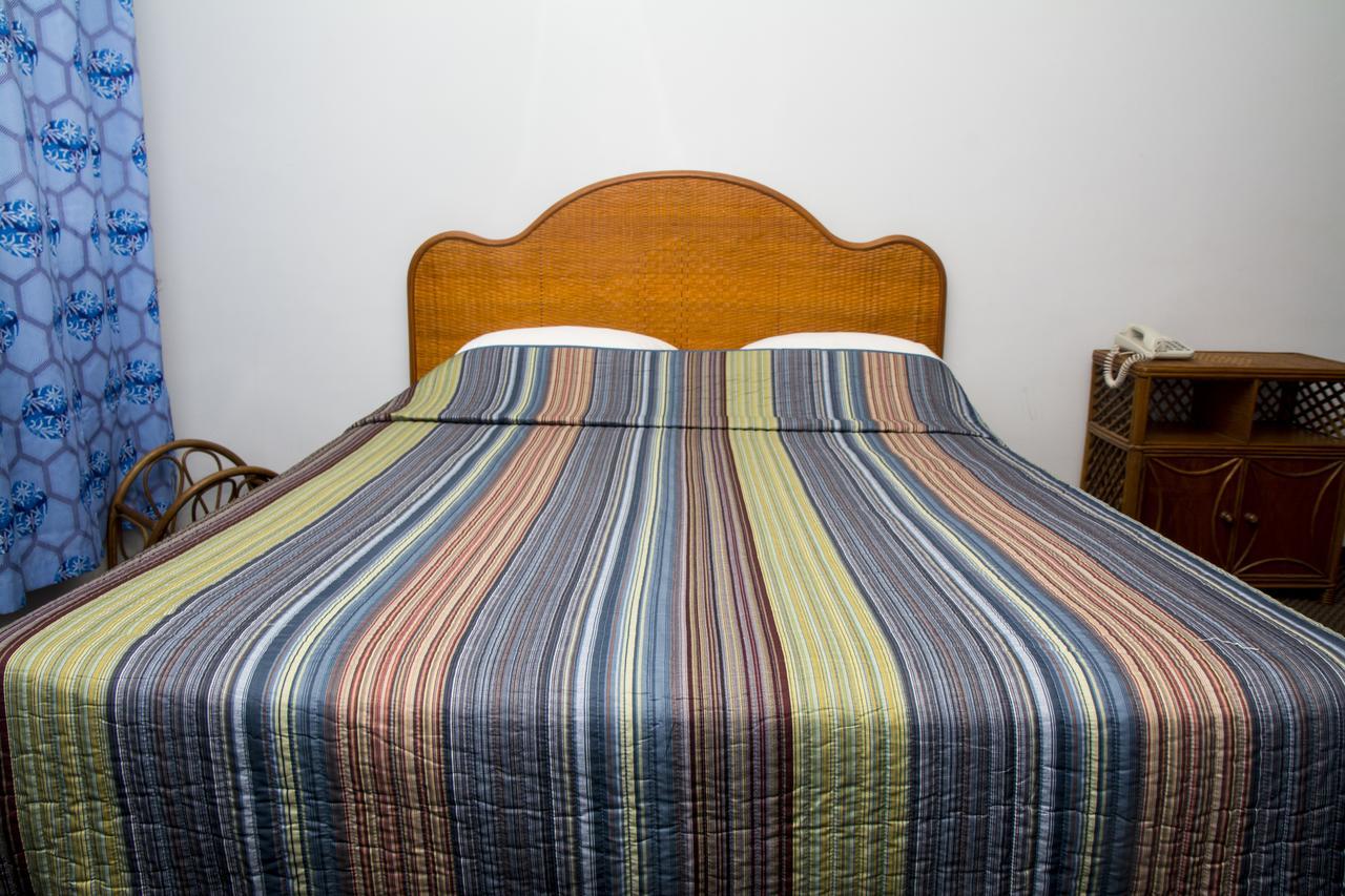 ג'ורג'טאון Windjammer International Cuisine & Comfort Inn מראה חיצוני תמונה