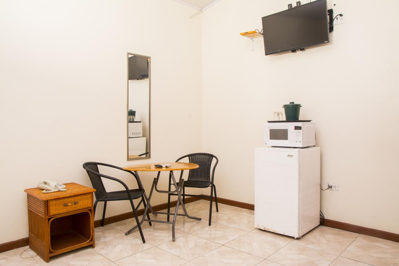 ג'ורג'טאון Windjammer International Cuisine & Comfort Inn מראה חיצוני תמונה