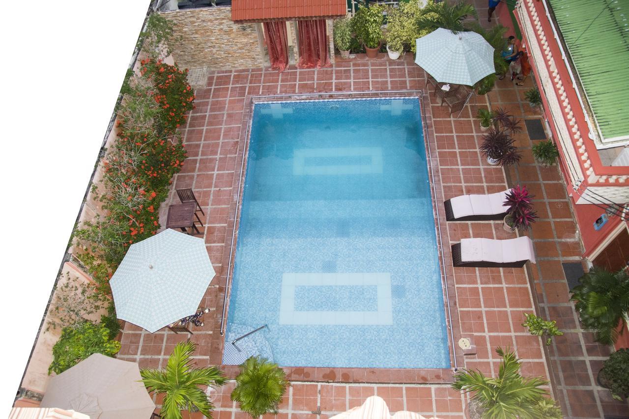 ג'ורג'טאון Windjammer International Cuisine & Comfort Inn מראה חיצוני תמונה