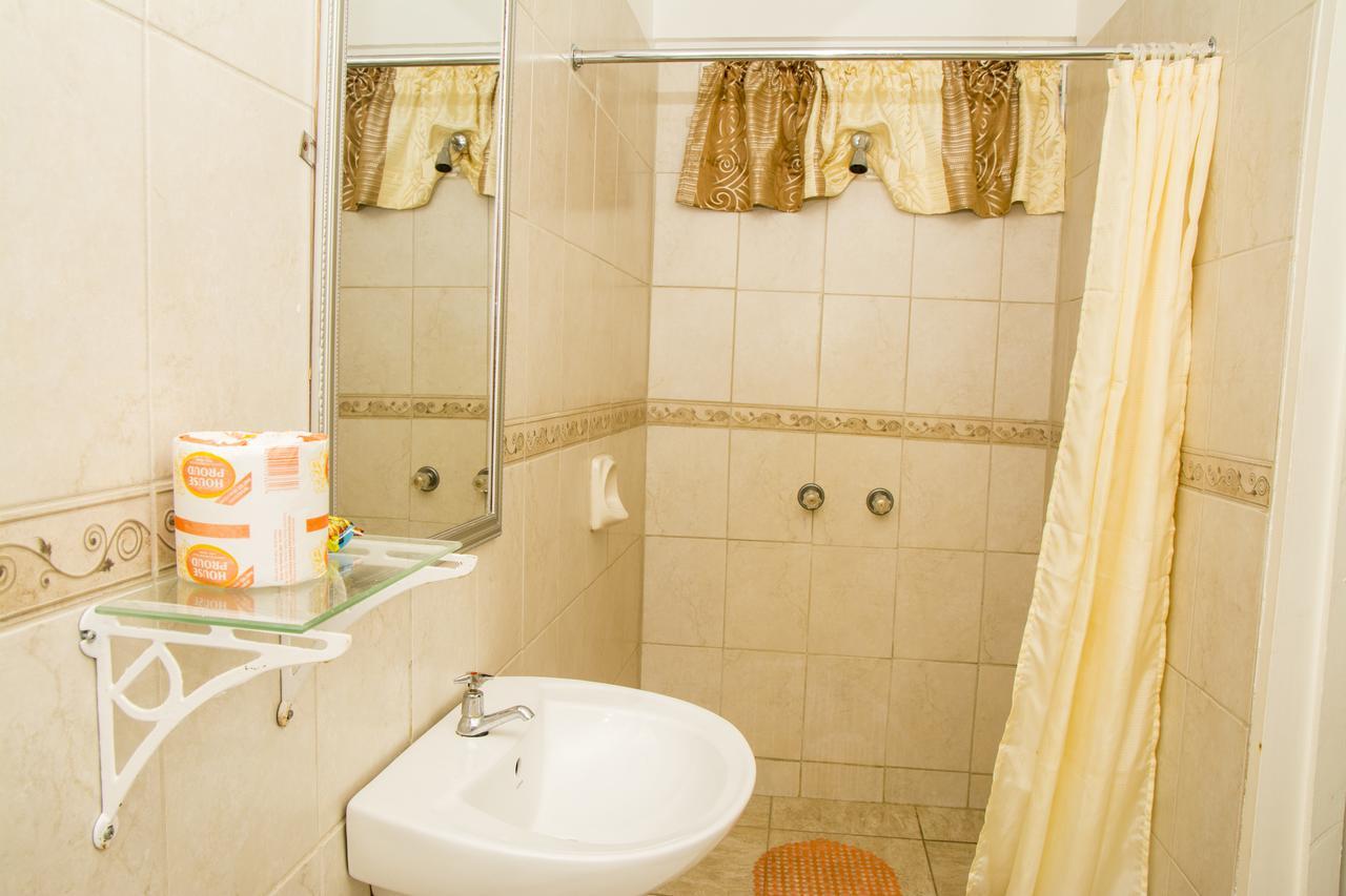 ג'ורג'טאון Windjammer International Cuisine & Comfort Inn מראה חיצוני תמונה