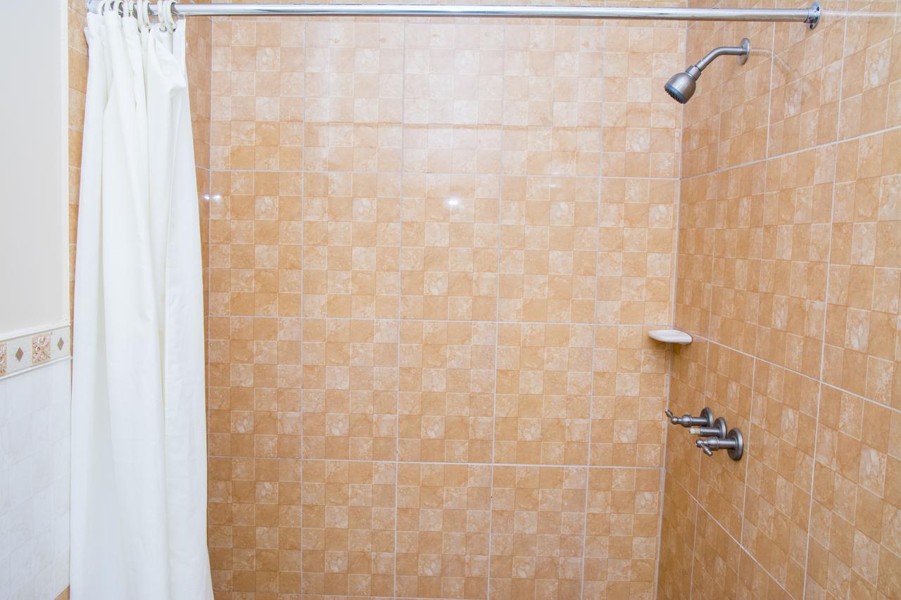 ג'ורג'טאון Windjammer International Cuisine & Comfort Inn מראה חיצוני תמונה