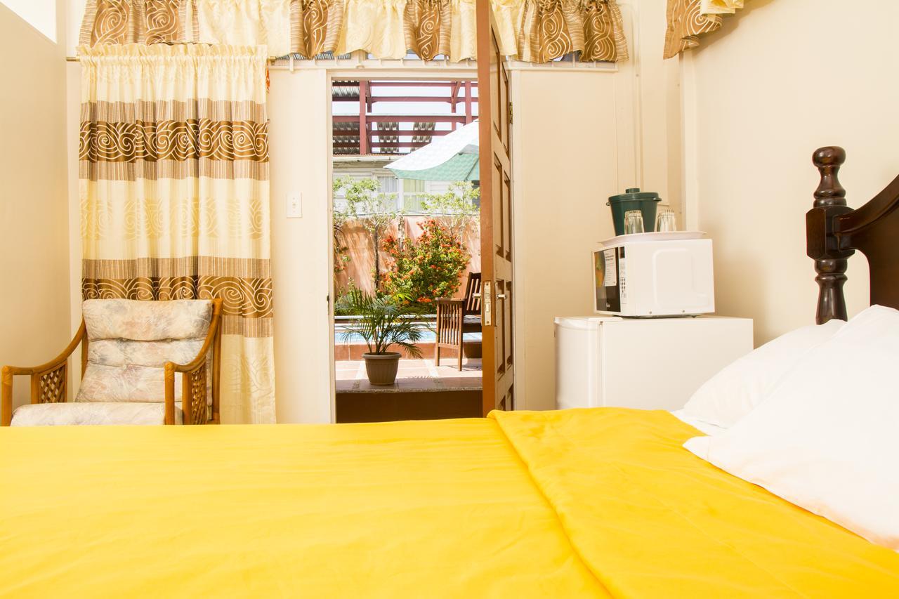 ג'ורג'טאון Windjammer International Cuisine & Comfort Inn מראה חיצוני תמונה