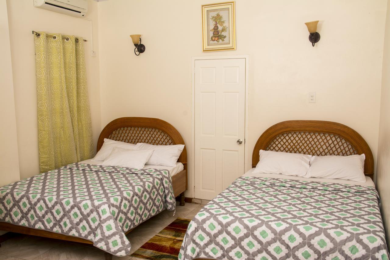 ג'ורג'טאון Windjammer International Cuisine & Comfort Inn מראה חיצוני תמונה