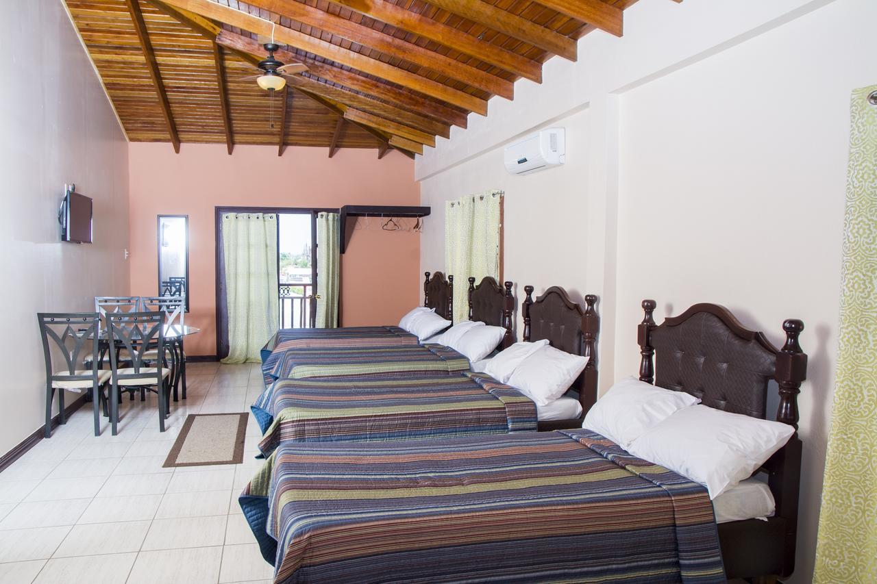 ג'ורג'טאון Windjammer International Cuisine & Comfort Inn מראה חיצוני תמונה