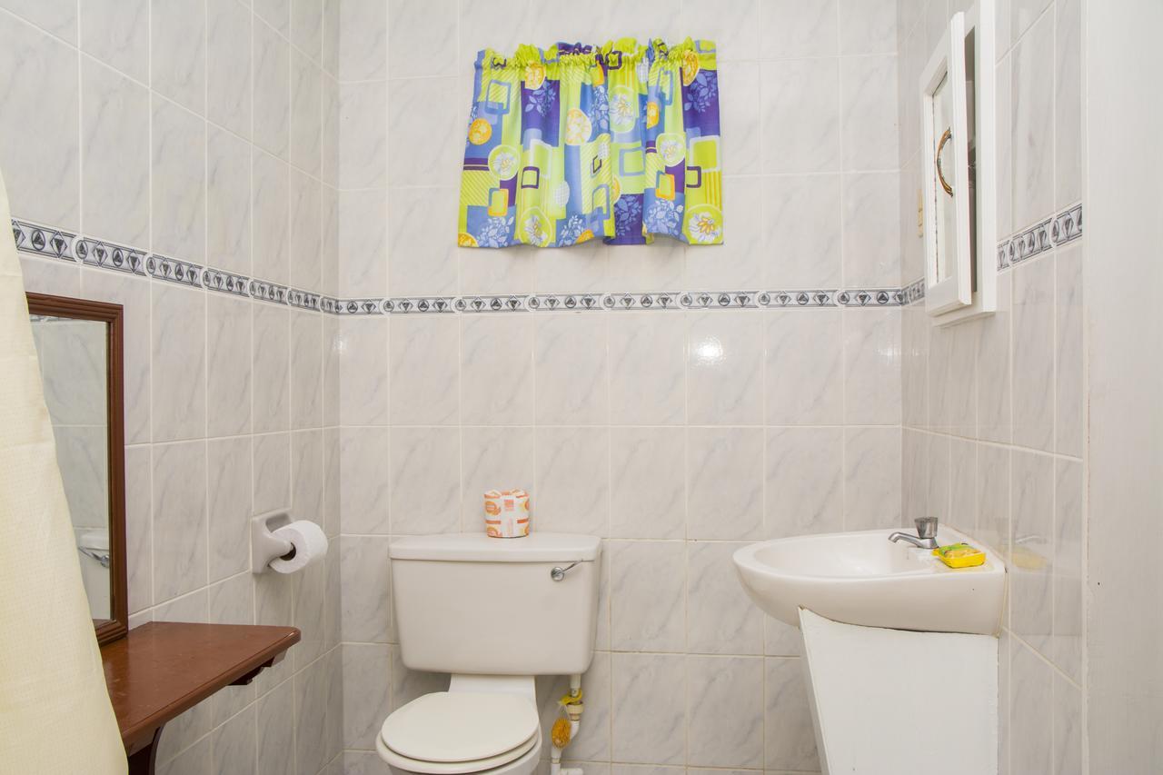 ג'ורג'טאון Windjammer International Cuisine & Comfort Inn חדר תמונה