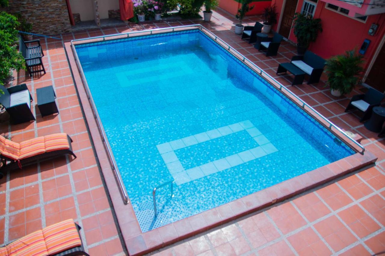 ג'ורג'טאון Windjammer International Cuisine & Comfort Inn מראה חיצוני תמונה